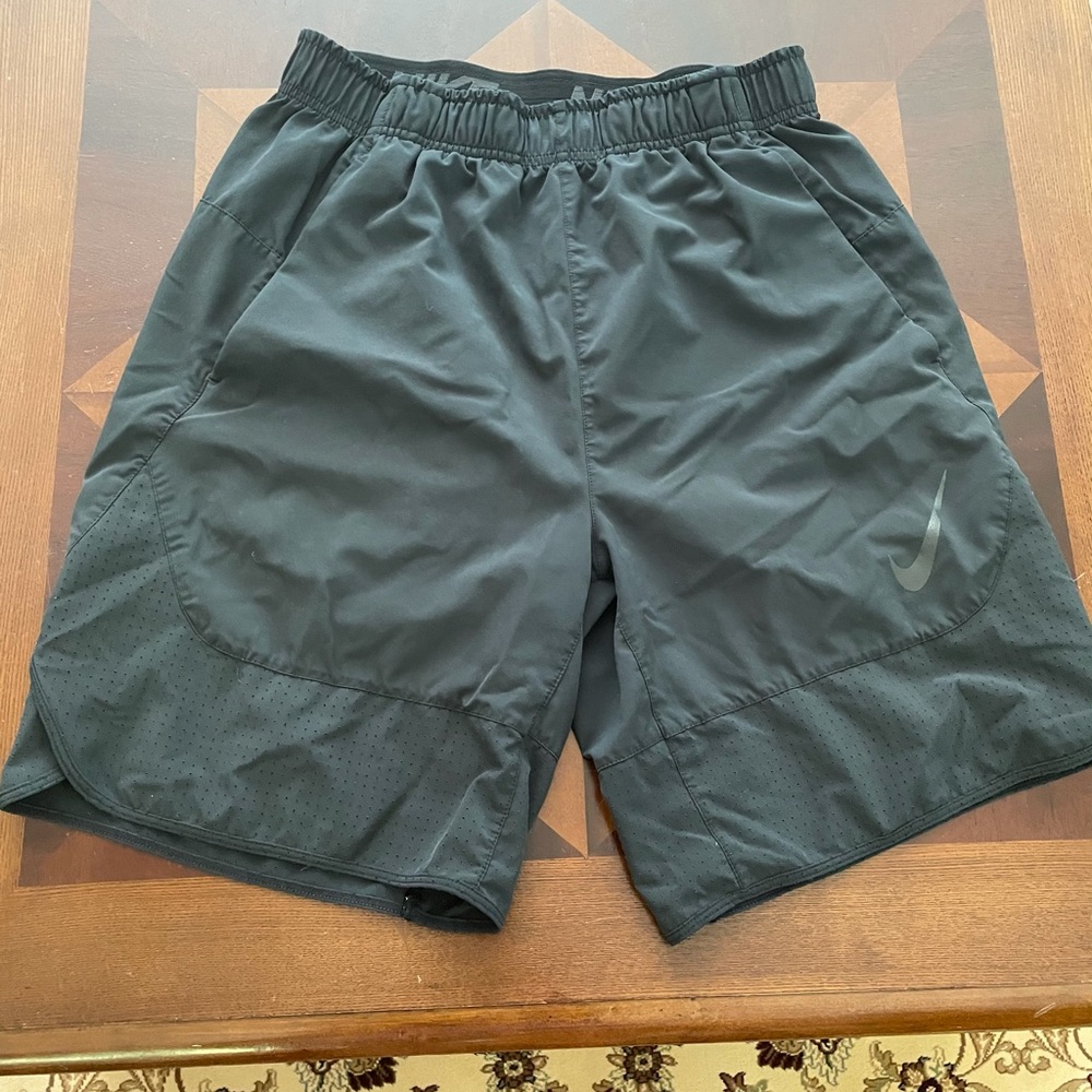 Men’s Nike athletic training shorts